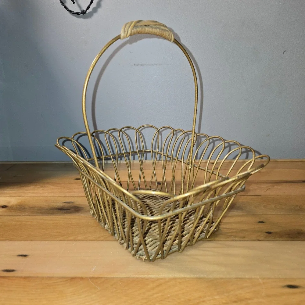 Vintage Gold Wire Scalloped Basket Woven Wicker Base Farmhouse Decor 10in